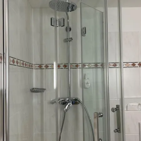 Seehotel Schaepfle 3* אוברלינגן